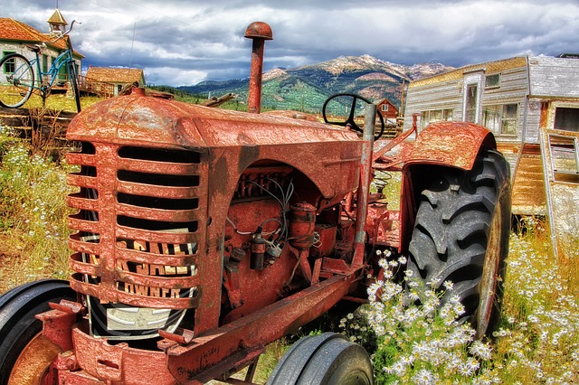 starý traktor.jpg